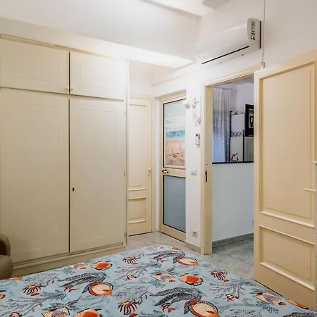 아파트 Coralie House 지아르디니낙소스